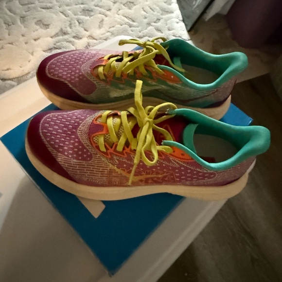 HOKA girlsWomen's Athletic Shoes size 6Y/8W - Picture 2 of 8